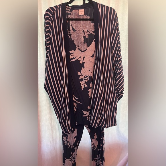 Soma Navy and White PJs with Floral Kimono - Picture 1 of 3